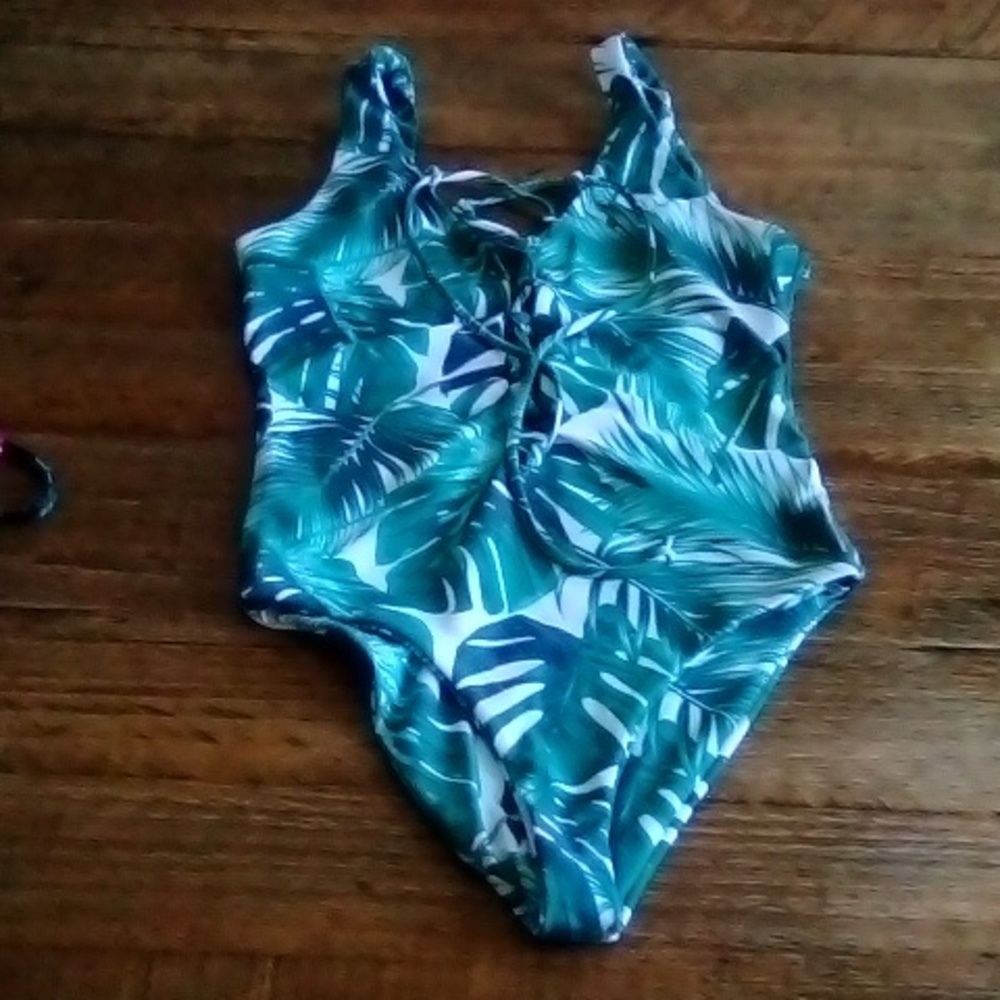 🦋Y&R ONE PIECE SWIMSUIT🦋